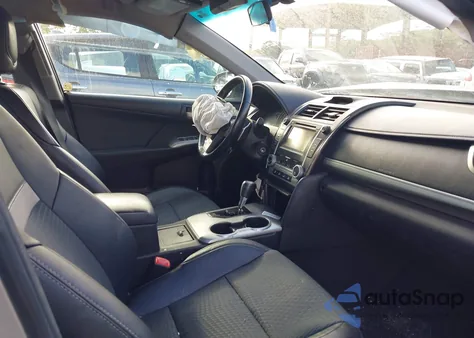 2014 Toyota Camry Se Sport z USA, uszkodzony, nr VIN 4T1BF1FK7EU733583